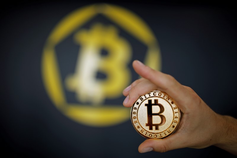 Притоки в биткоин-ETF замедлились из-за неопределённости в политике
